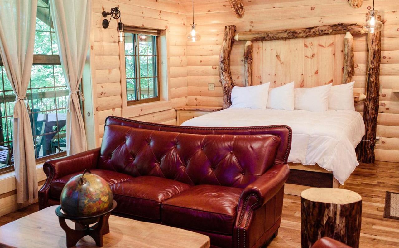 Cricket Hill Treehouse B By Amish Country Lodging Millersburg Exterior photo