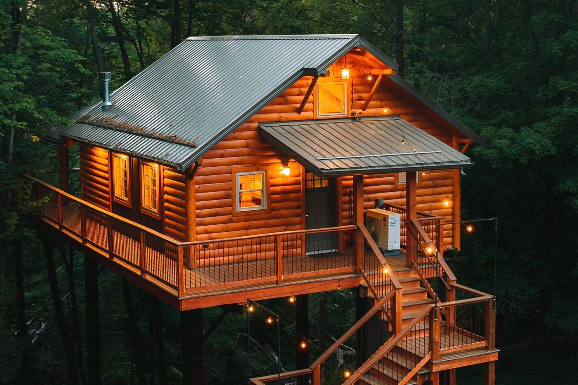 Cricket Hill Treehouse B By Amish Country Lodging Millersburg Exterior photo